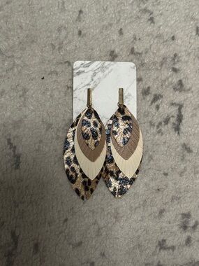 Layered Leopard Leaf Drop Earrings - Gold Beige